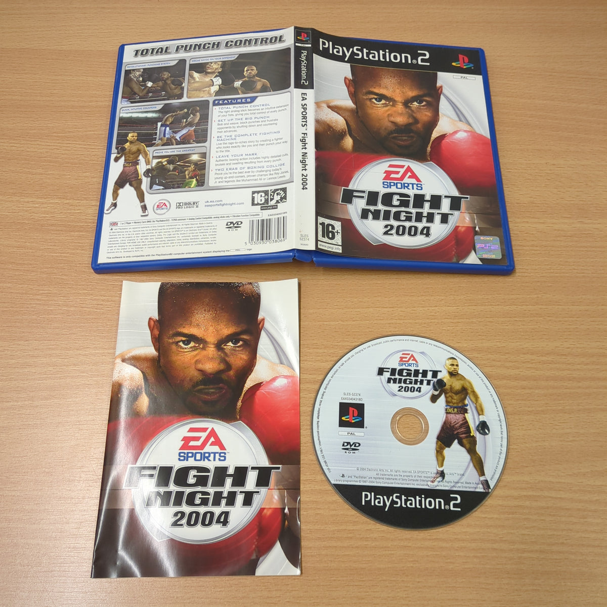 EA Sports Fight Night 2004 complet sur Playstation 2 - PS2 FR TTBE EA Sports Fight Night 2004 complet sur Playstation 2 - PS2 FR TTBE