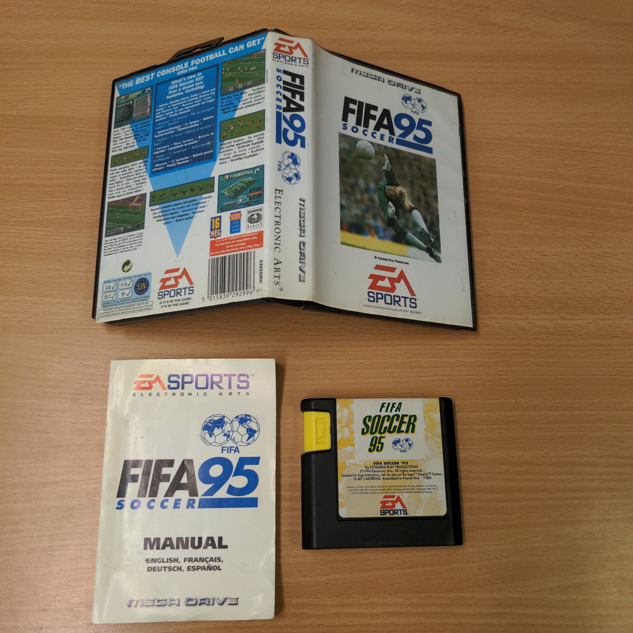 FIFA Soccer 95 Sega Mega Drive game complete
