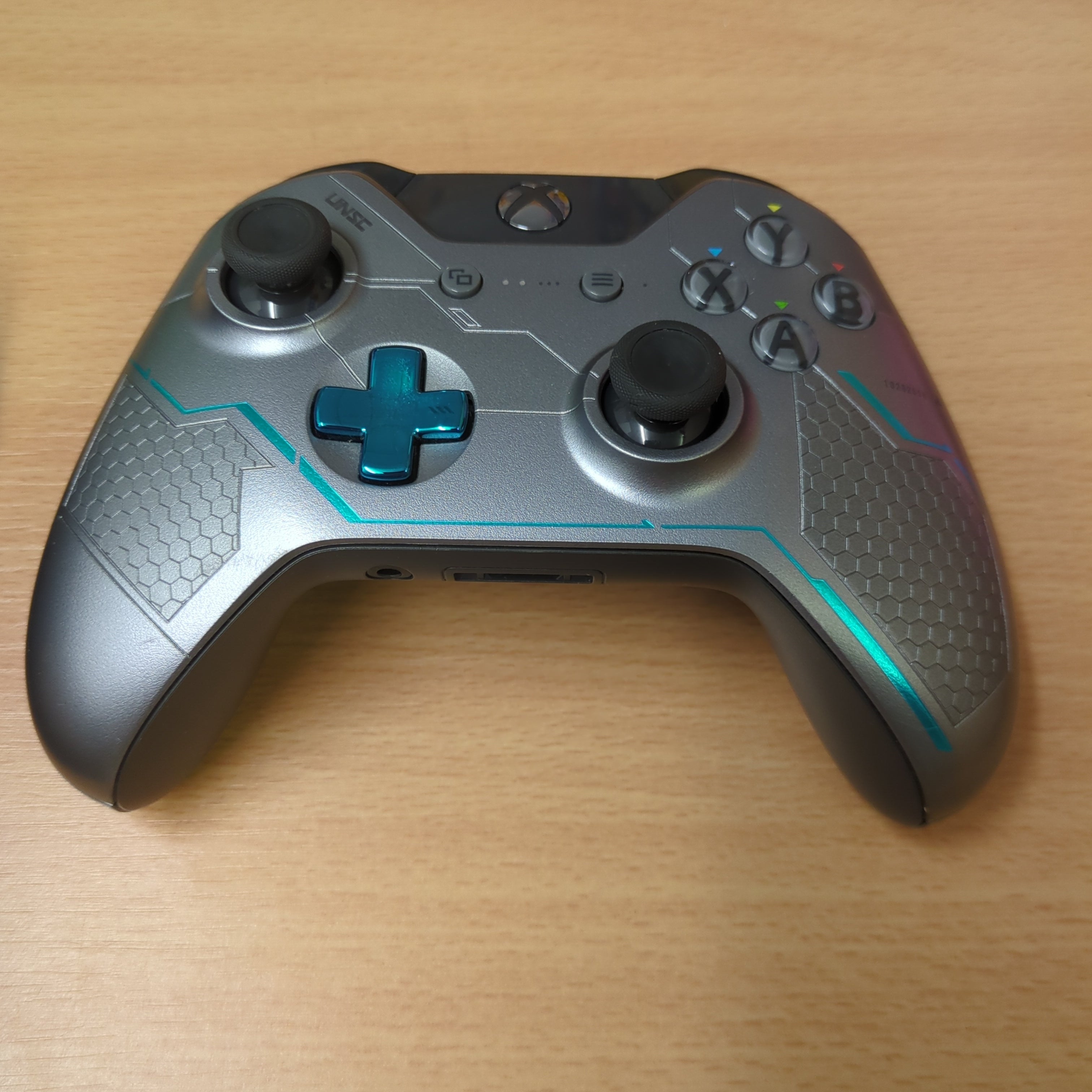 Xbox One Wireless Controller Halo 5 Guardians edition boxed