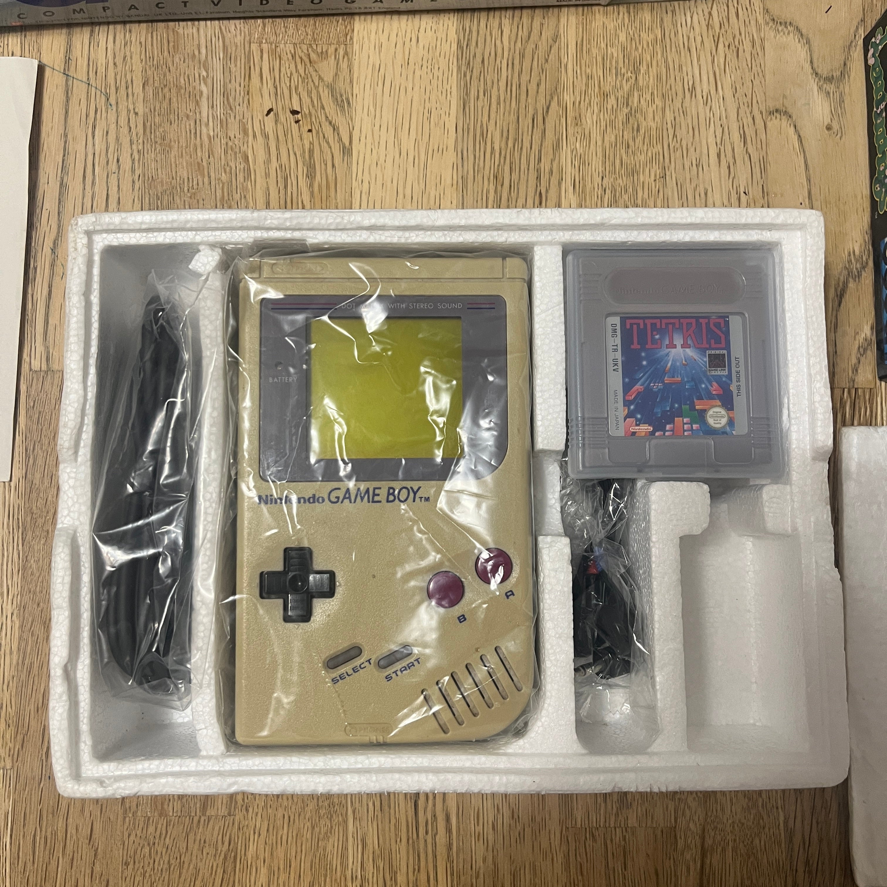 Game boy console dmg-01 boxed