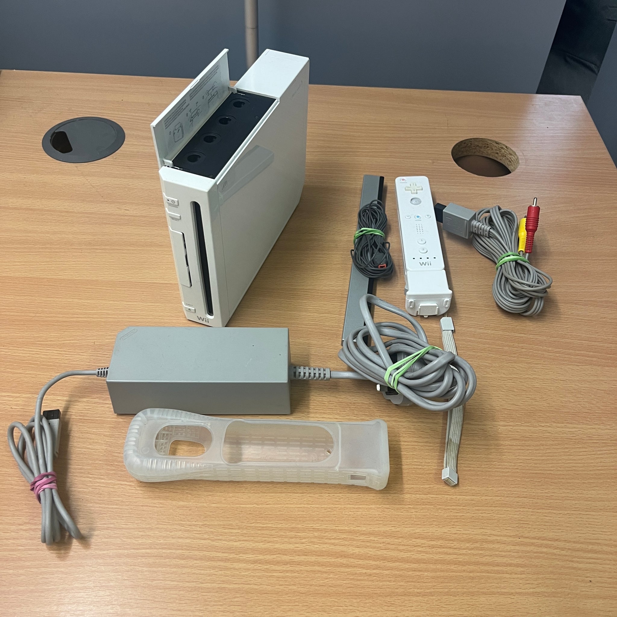 Nintendo Wii ホワイト ゲームと周辺機器 Wii Console WhiteNintendo Wii Game Complete + tested