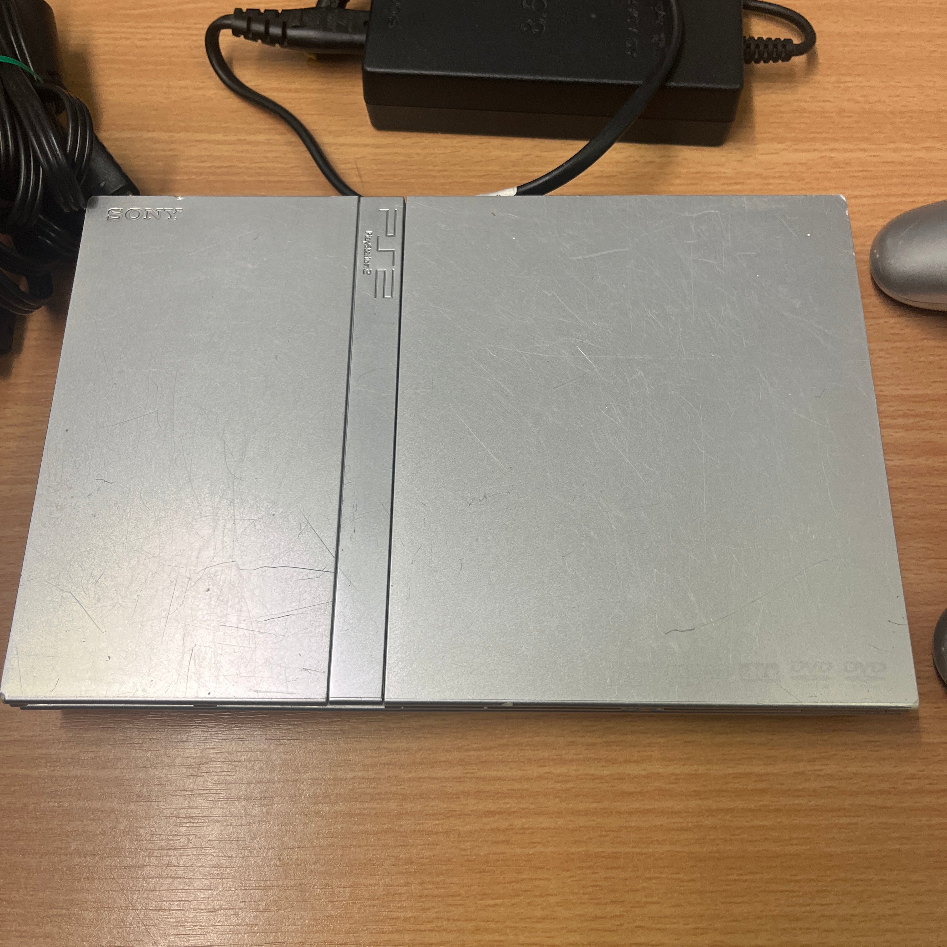 Sony PlayStation 2 SLIM SILVER použité Sony PlayStation 2 SLIM SILVER použité