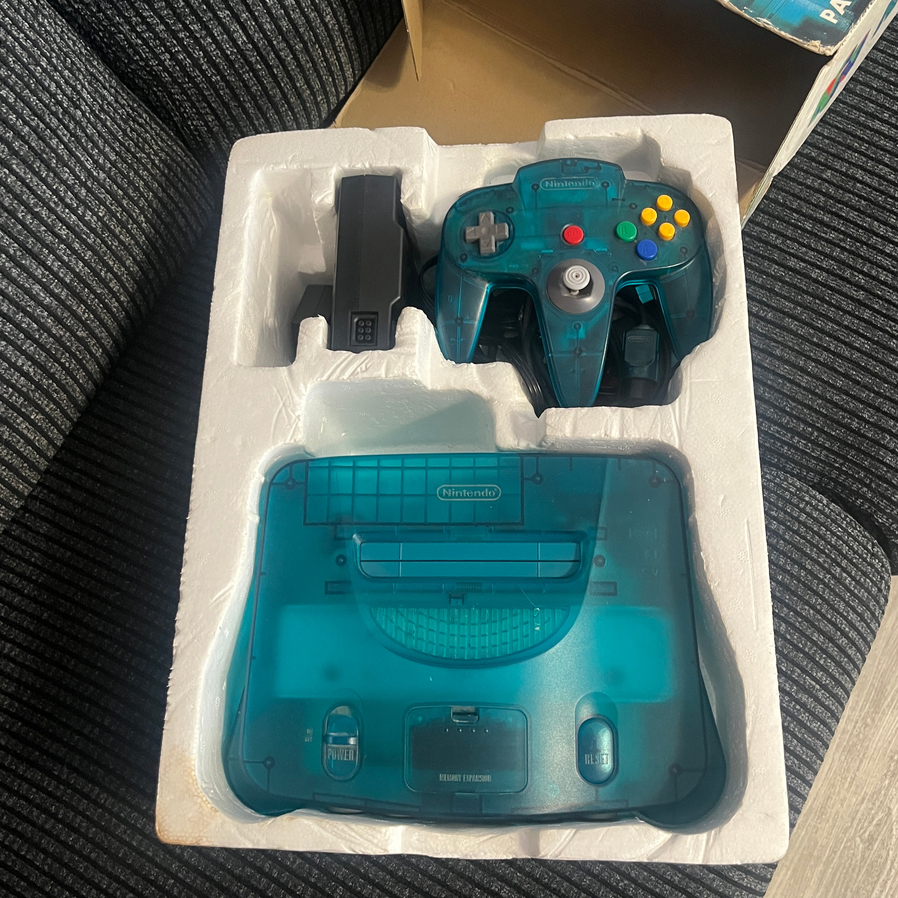 Boxed Nintendo 64 N64 jungle green funtastic console 229.99