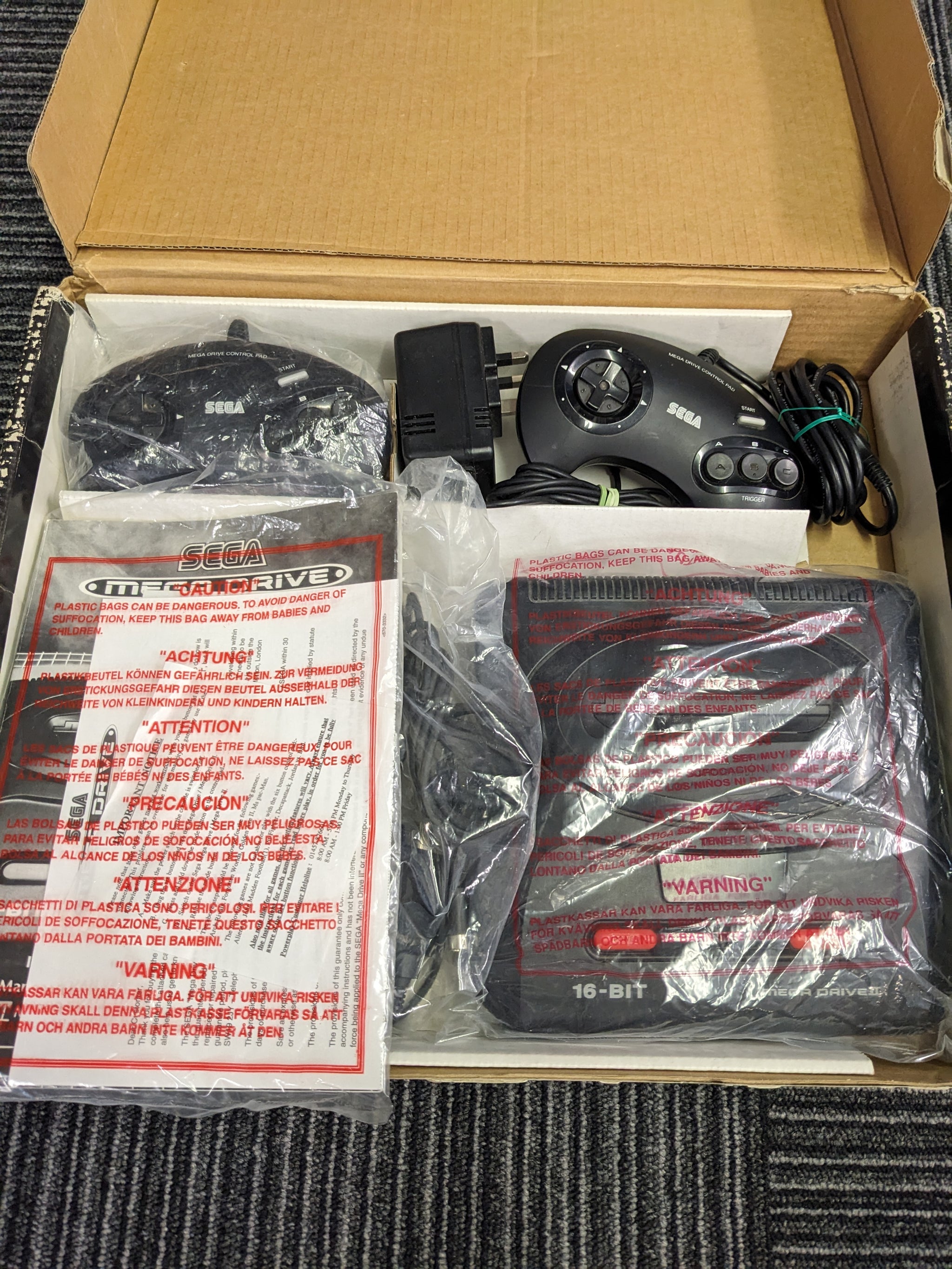 SEGA MEGA DRIVE　2　外箱の説明書あり SEGA MEGA DRIVE2外箱の説明書あり