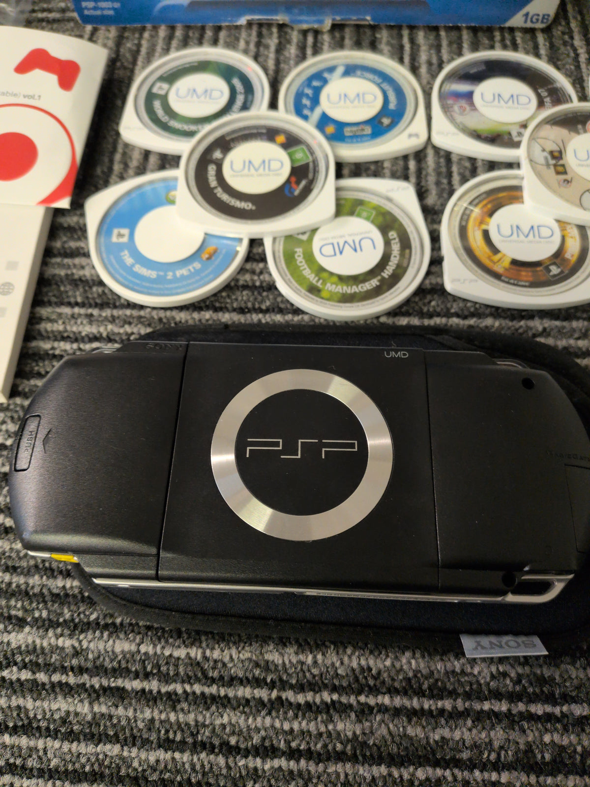 Sony PlayStation Portable PSP 1003 Giga Pack Console Boxed Bundle with games