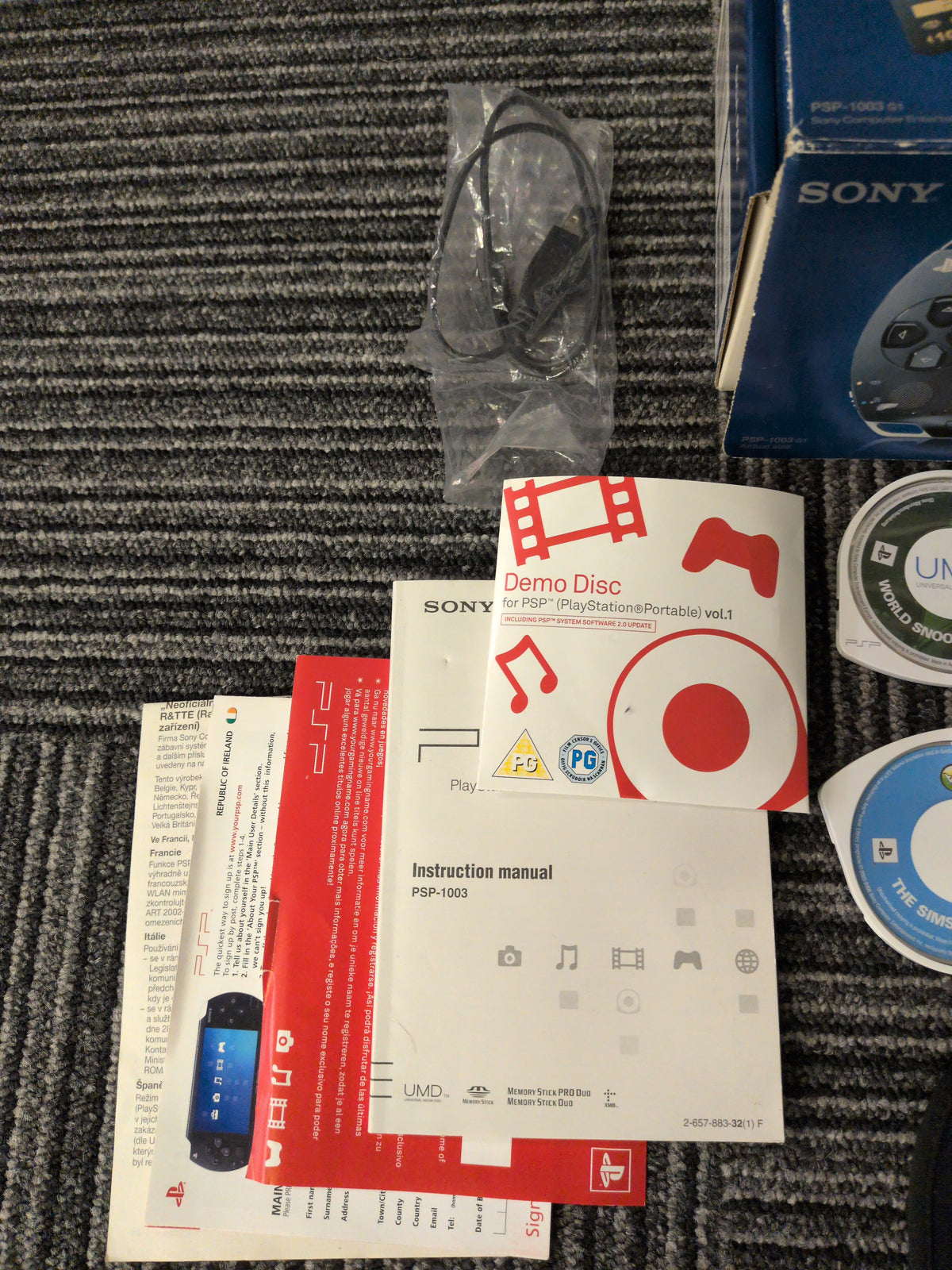 Sony PlayStation Portable PSP 1003 Giga Pack Console Boxed Bundle with games