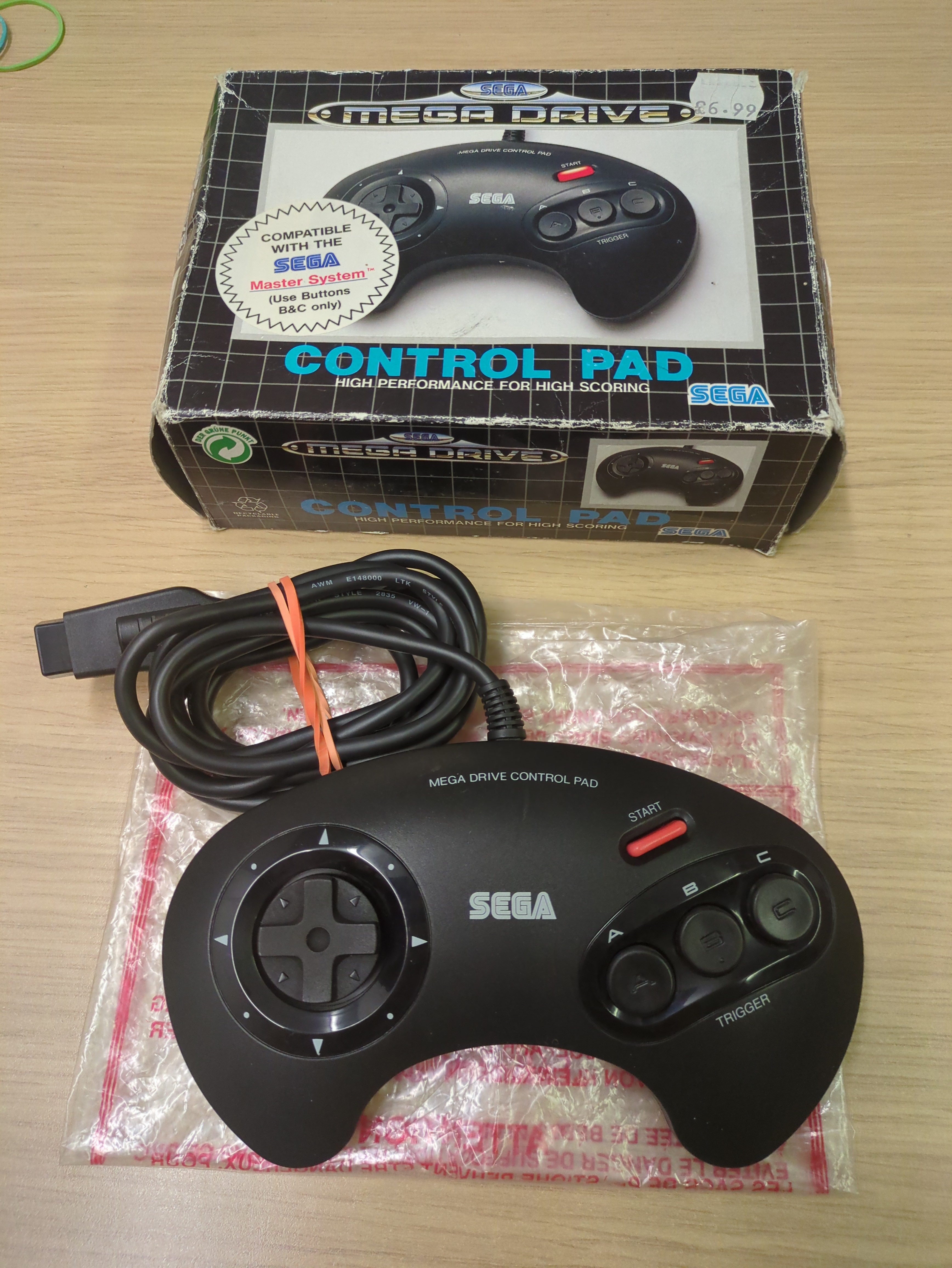 Sega Mega Drive 3-Button Control Pad Boxed Official