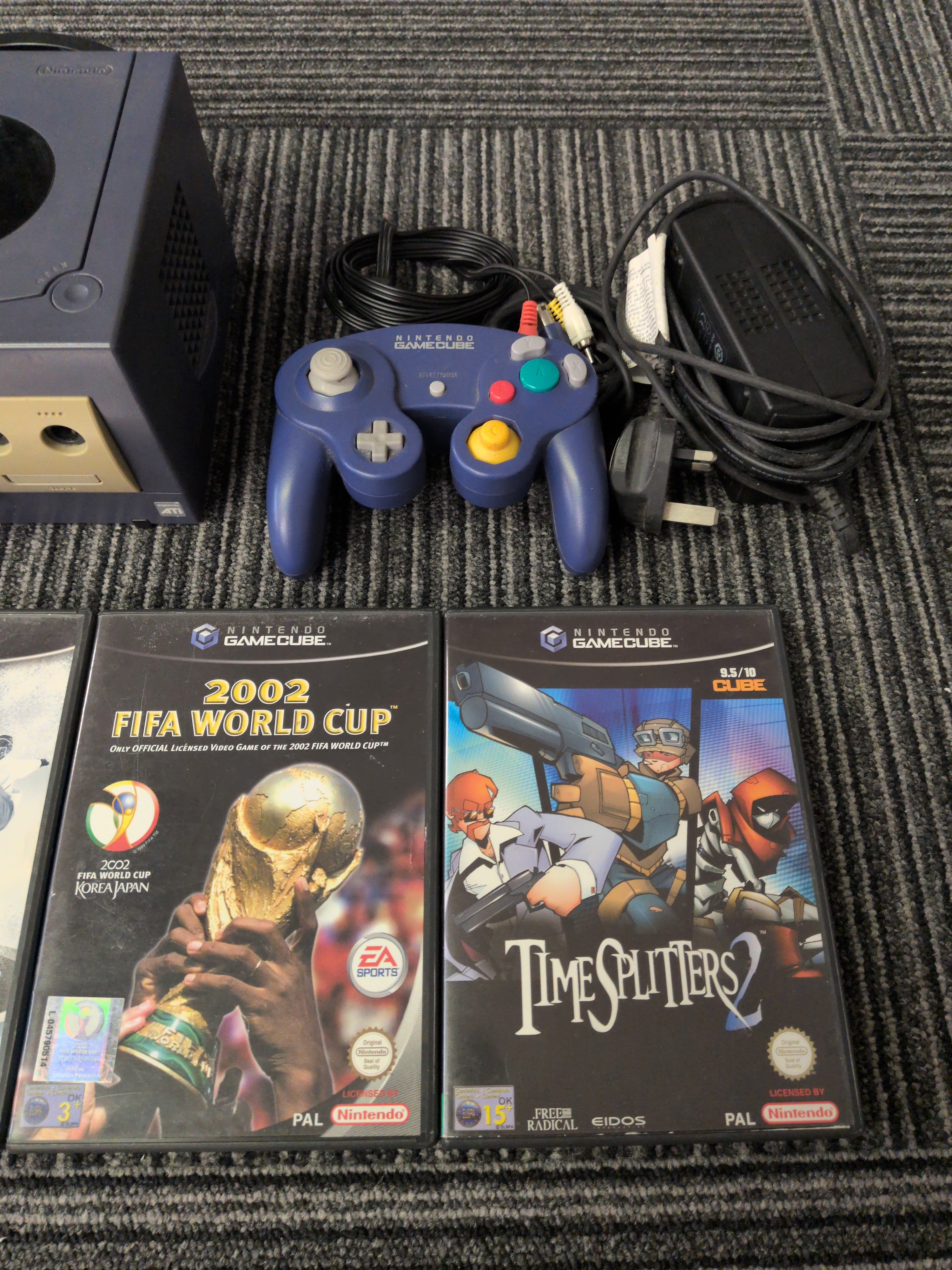 Nintendo GameCube Console Indigo & Games bundle