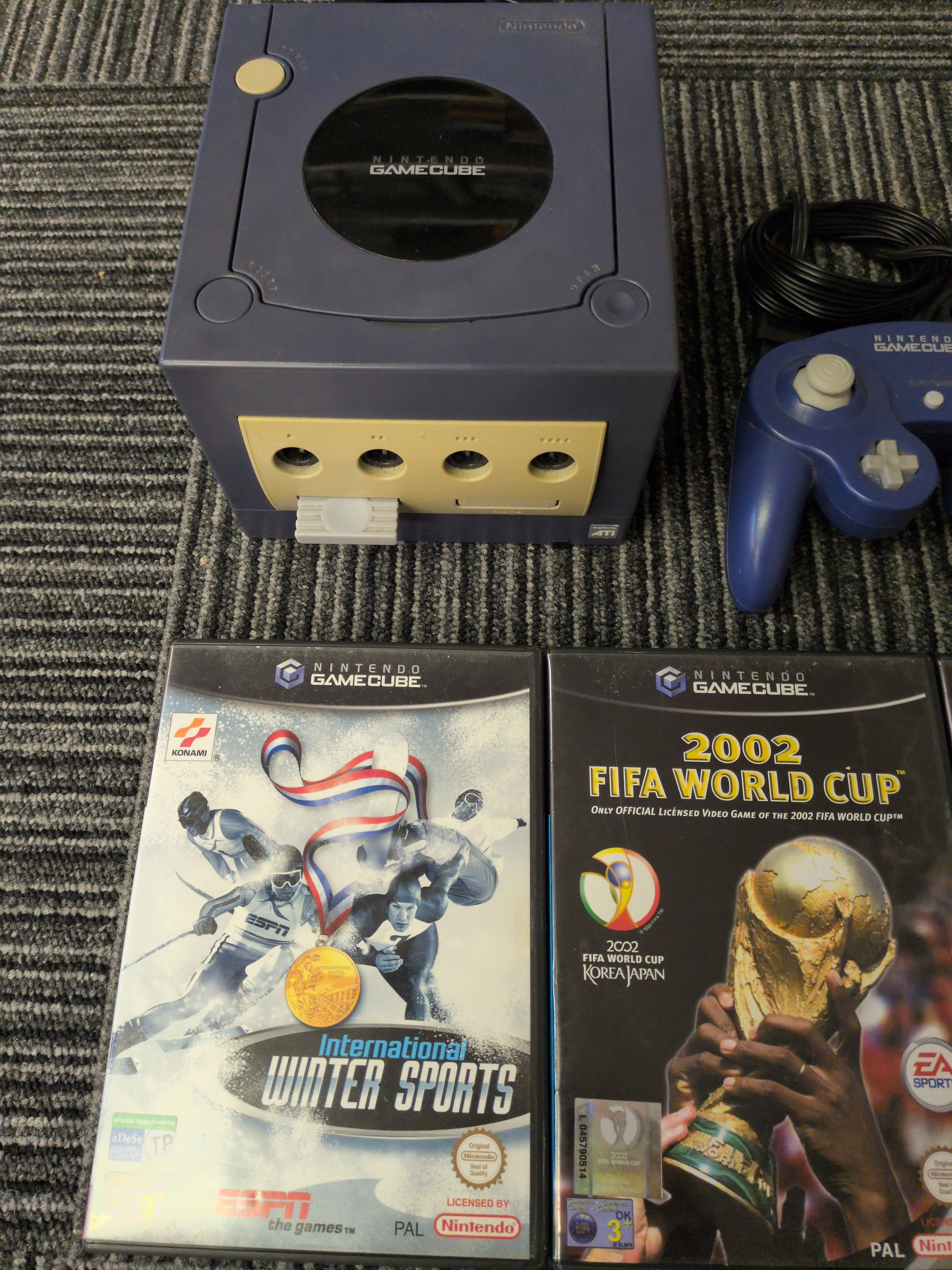 Nintendo GameCube Console Indigo & Games bundle