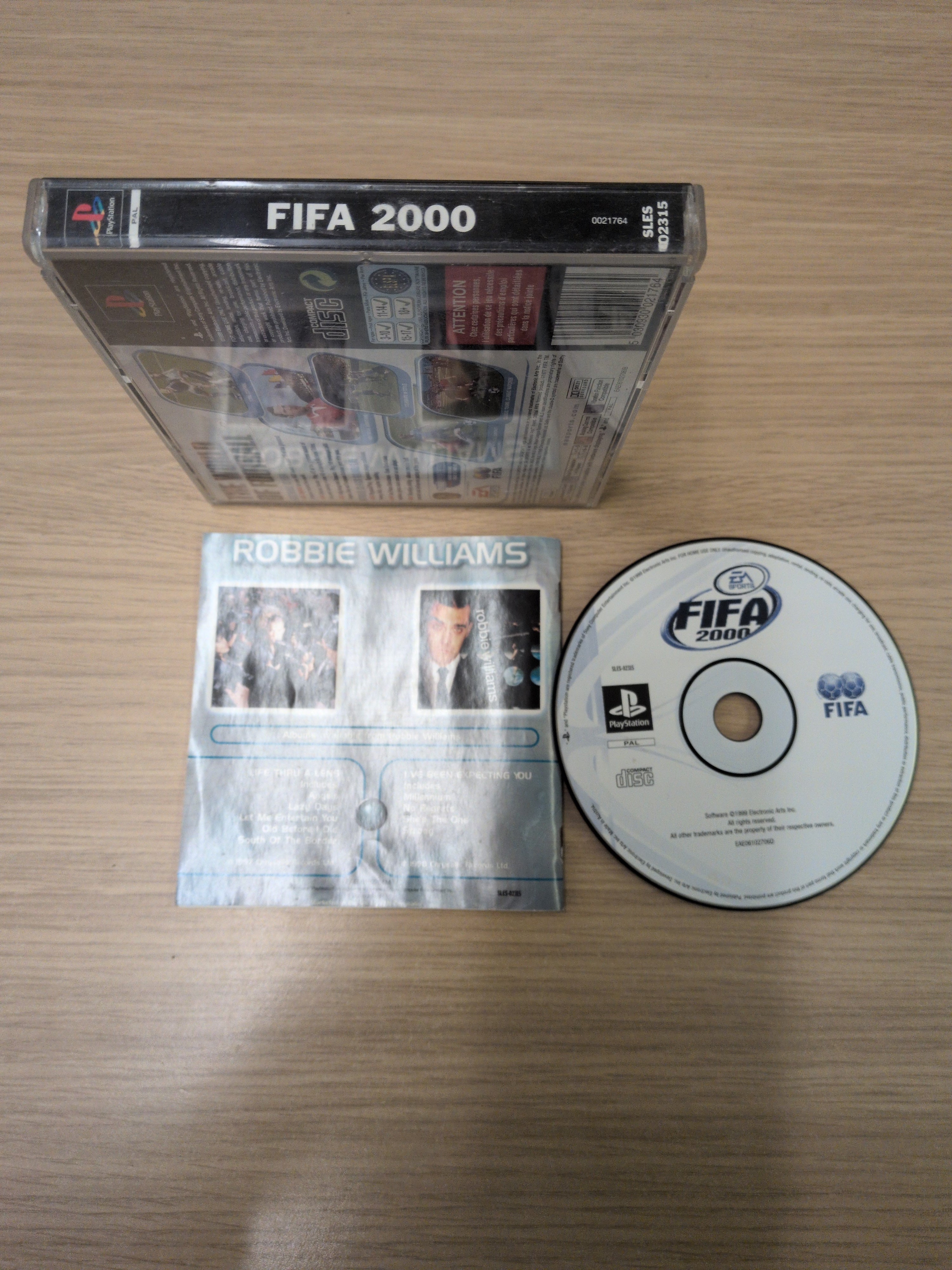 FIFA 2000 PS1 Neuf Sous Cellophane / New Sealed EUR 29,00 - FR FIFA 2000 PS1 Neuf Sous Cellophane / New Sealed EUR 29,00 - FR