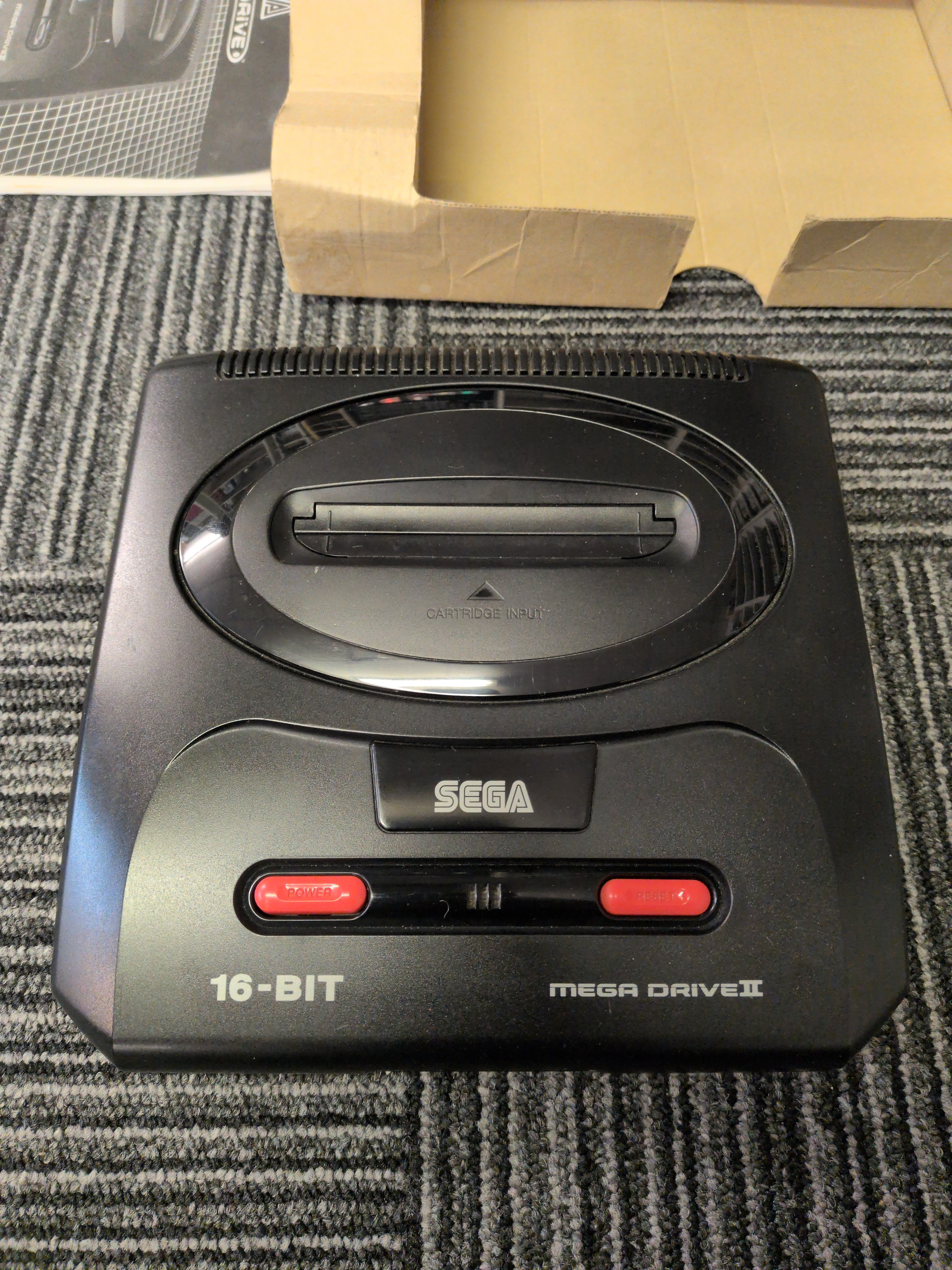 Sega Megadrive 2 modifée relookée complète Sega Megadrive 2 modifée relookée complète