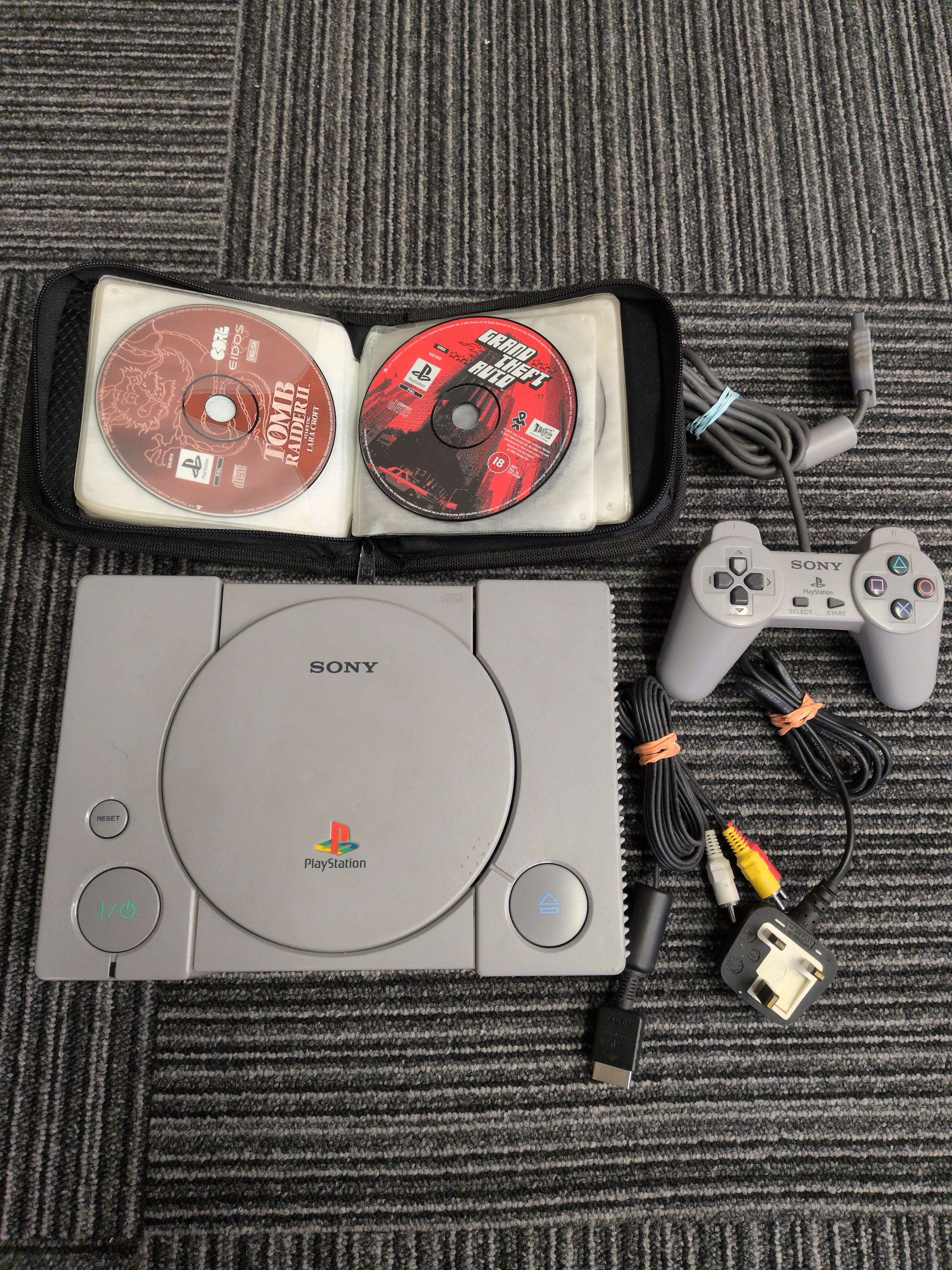 Sony PS1 PlayStation Console & Games Bundle