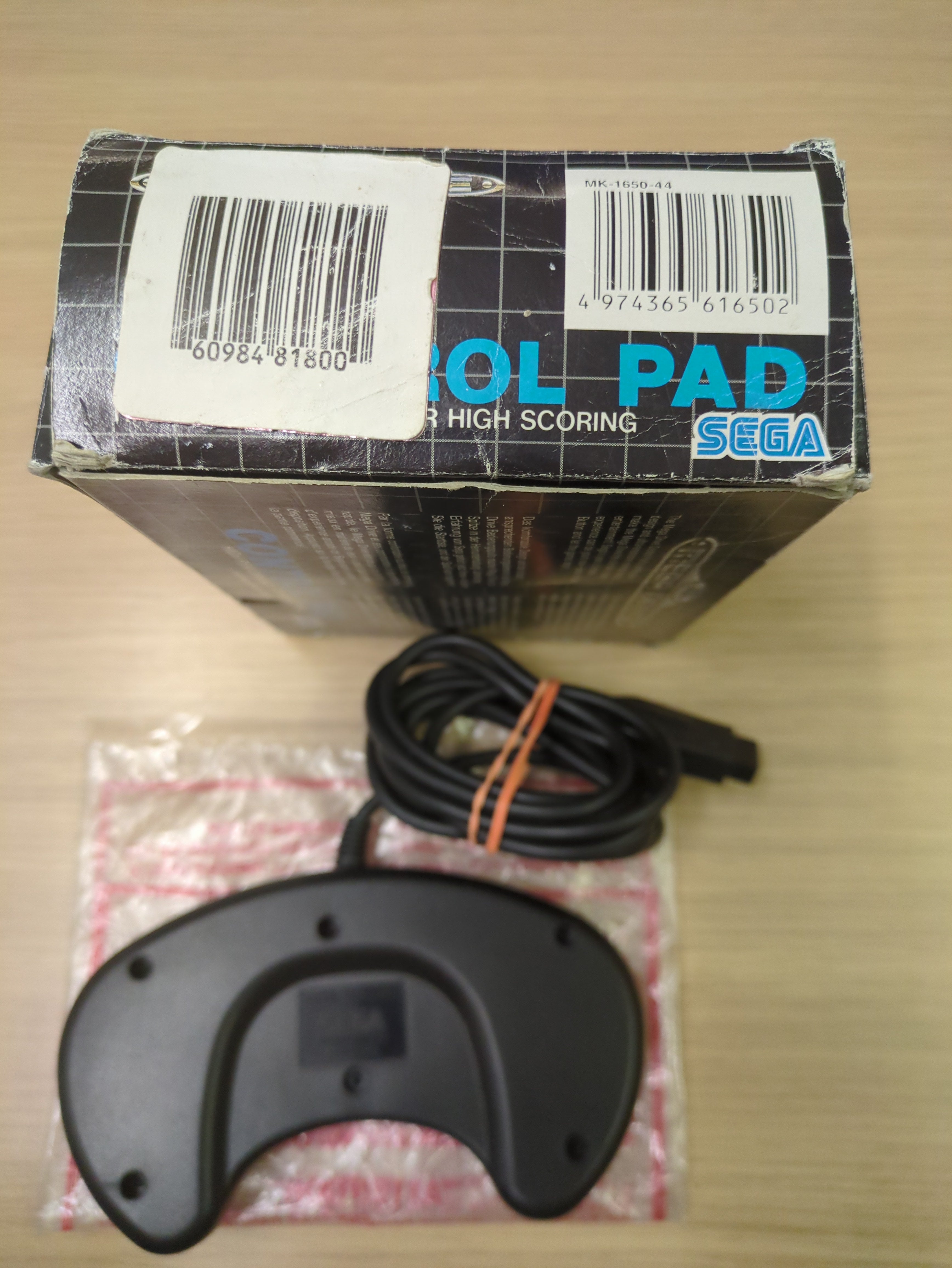 Sega Mega Drive 3-Button Control Pad Boxed Official