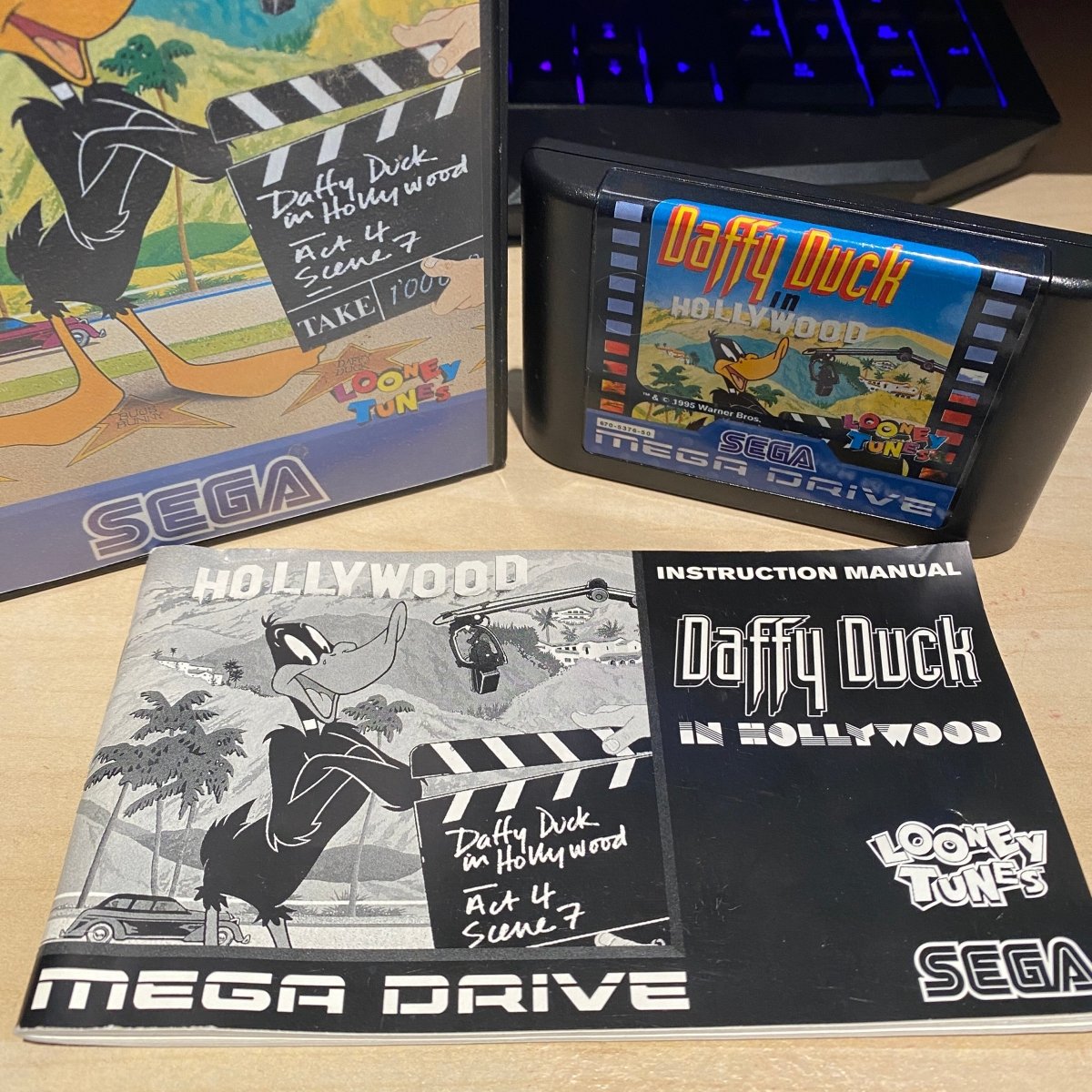Buy Daffy Duck in Hollywood sega megadrive game complete -@ 8BitBeyond
